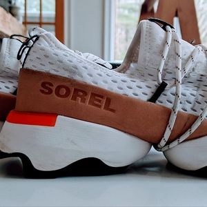 Sorel kinetic impact laces sneakers